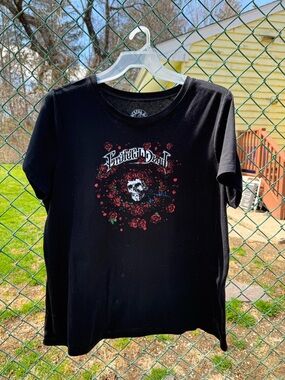 Grateful Dead Black Tee with Red Rose & Skull Graphic